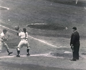Yogi Berra Billy Klaus Red Sox Aug 11 1955 1 © Daily News