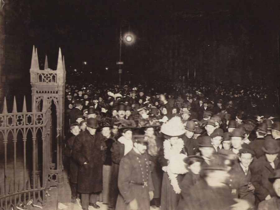 New Year's Eve 1907 outside Trinity Church