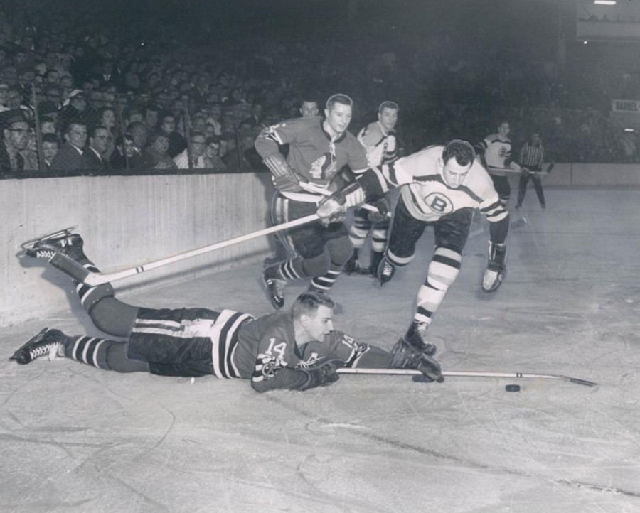 Chicago Black Hawks play Boston Bruins 1958 photo: Chicago Sun-Times