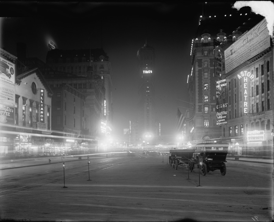 Times Square at night 1911