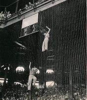 Shibe Park fans go for stuck baseball Sept 8 1947 photo International News Nick Freeman