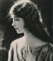 Lillian Gish October 1925