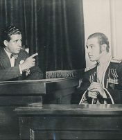 Rudolph Valentino in court 1925