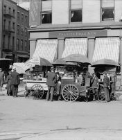 Old New York In Photos #101 - Lunch Carts In The Financial District